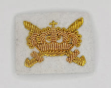 Carica l'immagine nel visualizzatore di Gallery, WW1 WW2 Riproduzione Distintivo Promozione Ufficiale merito Guerra Colore Oro fondo Bianco