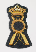 Carica l'immagine nel visualizzatore di Gallery, WW2 Riproduzione Fregio Berretto Tesa Fanteria Ricamo Oro Regio Esercito Italiano