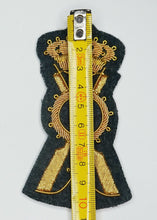 Carica l'immagine nel visualizzatore di Gallery, WW2 Riproduzione Fregio Berretto Tesa Fanteria Ricamo Oro Regio Esercito Italiano