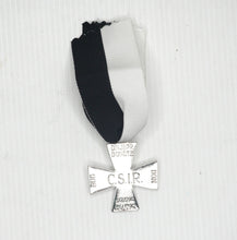 Carica l'immagine nel visualizzatore di Gallery, WW2 Riproduzione Medaglia Croce Di Ghiaccio Campagna Russia Regio Esercito Italiano
