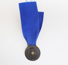 Carica l'immagine nel visualizzatore di Gallery, WW1 WW2 Riproduzione Medaglia al Valore Militare Bronzo Regio Esercito Italiano