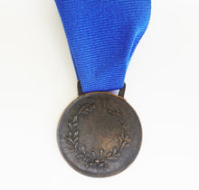Carica l'immagine nel visualizzatore di Gallery, WW1 WW2 Riproduzione Medaglia al Valore Militare Bronzo Regio Esercito Italiano