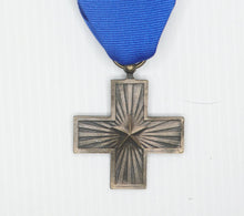 Carica l'immagine nel visualizzatore di Gallery, WW1 WW2 Riproduzione Croce di Guerra al Valor Militare Regno d'Italia