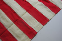 Carica l'immagine nel visualizzatore di Gallery, WW2 RIPRODUZIONE BANDIERA USA 48 STELLE VINTAGE