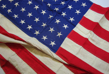 Carica l'immagine nel visualizzatore di Gallery, WW2 RIPRODUZIONE BANDIERA USA 48 STELLE VINTAGE