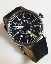 Carica l'immagine nel visualizzatore di Gallery, WW2 Riproduzione orologio Militare