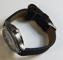 Carica l'immagine nel visualizzatore di Gallery, WW2 Riproduzione orologio Militare