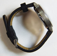 Carica l'immagine nel visualizzatore di Gallery, WW2 Riproduzione orologio Militare