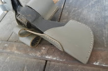 Carica l'immagine nel visualizzatore di Gallery, WW1 WW2 Riproduzione Porta Piccozzino Militare Regio Esercito Italiano