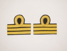 Carica l'immagine nel visualizzatore di Gallery, WW2 Riproduzione Gradi Capitano Gallone Oro fondo NERO Mod 1934 Regio Esercito Italiano