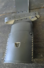 Carica l'immagine nel visualizzatore di Gallery, WW2 Riproduzione Borsa Porta Baionetta e Vanghetta Mod 1927 Regio Esercito