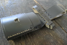 Carica l'immagine nel visualizzatore di Gallery, WW2 Riproduzione Borsa Porta Baionetta e Vanghetta Mod 1927 Regio Esercito