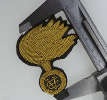 Carica l'immagine nel visualizzatore di Gallery, WW2 Riproduzione Fregio Bustina CC. RR. Regio Esercito Italiano