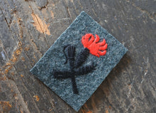 Carica l'immagine nel visualizzatore di Gallery, WW1 Riproduzione Fregio Da Braccio Soldati Abilitati Lancio Bombe A Mano Panno GrigioV