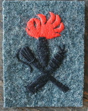 Carica l'immagine nel visualizzatore di Gallery, WW1 Riproduzione Fregio Da Braccio Soldati Abilitati Lancio Bombe A Mano Panno GrigioV