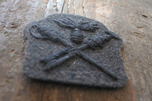 Carica l'immagine nel visualizzatore di Gallery, WW1 Riproduzione Fregio Specialista Lancia-Bombe Regio Esercito Italiano