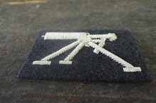 Carica l'immagine nel visualizzatore di Gallery, WW1 Riproduzione Fregio da Braccio Mitragliere Fiat Argento Regio Esercito Italiano