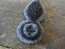 Carica l'immagine nel visualizzatore di Gallery, WW1 WW2 Riproduzione Fregio Dragoni Cavalleria Mod Cipresso Regio Esercito Italiano.