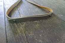 Carica l'immagine nel visualizzatore di Gallery, WW1 WW2 Riproduzione Cinghia Reggi Giberne Colore Verde Regio Esercito Italiano