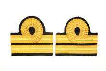 Carica l'immagine nel visualizzatore di Gallery, WW2 Riproduzione Gradi da Tenente Regio Esercito Italiano Mod. 1940 Fondo in panno nero Gallone Oro