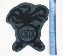 Carica l'immagine nel visualizzatore di Gallery, WW1 Riproduzione Fregio per Copricapo Reparto Arditi del Regio Esercito Italiano