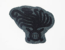 Carica l'immagine nel visualizzatore di Gallery, WW1 Riproduzione Fregio per Berretto Arditi VII Reparto dAssalto del Regio Esercito Italiano h Circa cm 6