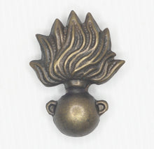 Carica l'immagine nel visualizzatore di Gallery, WW1 WW2 Riproduzione Fiamma Reali CC. liscia Regio Esercoto Italiano