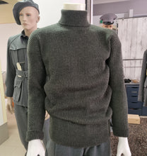 Carica l'immagine nel visualizzatore di Gallery, WW1 WW2 Riproduzione Maglione Regio Esercito Italiano e RSI In uso fino al 1945 Collo Alto Pura Lana