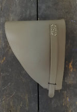 Carica l'immagine nel visualizzatore di Gallery, WW1 Riproduzione Fondina Beretta 1915 Calibro 9 Grigio-Verde Regio Esercito Italiano
