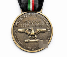 Carica l'immagine nel visualizzatore di Gallery, WW2 -X- Riproduzione Medaglia 29° Div. W
. Italiane