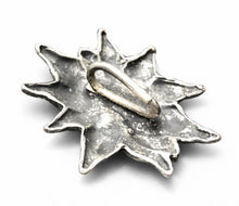 Carica l'immagine nel visualizzatore di Gallery, WW2 Riproduzione Spilla Edelweiss da Cappello per Ufficiali Gebirgsjäger Germania