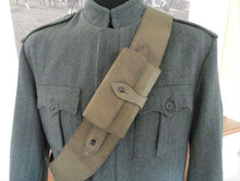 Carica l'immagine nel visualizzatore di Gallery, WW1 WW2 Riproduzione Bandoliera Ufficiale Medico Antichizzata Marrone Regio Esercito Italiano