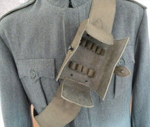 Carica l'immagine nel visualizzatore di Gallery, WW1 WW2 Riproduzione Bandoliera Ufficiale Medico Antichizzata Marrone Regio Esercito Italiano