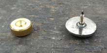 Carica l'immagine nel visualizzatore di Gallery, WW2 Riproduzione Bottone in metallo Controspallina CC-RR