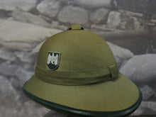 Carica l'immagine nel visualizzatore di Gallery, WW2 Riproduzione Casco Coloniale Tedesco