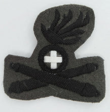 Carica l'immagine nel visualizzatore di Gallery, WW1 Ufficiale, Sottufficiale truppa Artiglieria Campagna fregio berretto Regio Esercito H3842
