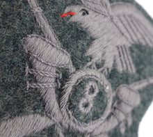 Carica l'immagine nel visualizzatore di Gallery, WW1 WW2 Riproduzione Fregio Cappello del Corpo degli Alpini