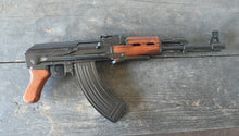 Carica l'immagine nel visualizzatore di Gallery, Riproduzione Simulacro Ak-47 Kalashnikov Calcio Mobile