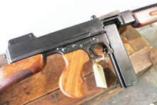 Carica l'immagine nel visualizzatore di Gallery, Riproduzione Simulacro Thompson Mod 1928