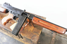 Carica l'immagine nel visualizzatore di Gallery, Riproduzione Simulacro Thompson Mod 1928