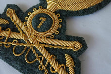 Carica l'immagine nel visualizzatore di Gallery, WW2 Riproduzione Fregio Ufficiale Arma del Genio 1° Reggimento Pontieri Per Berretto Tese Mod 34