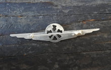 Carica l'immagine nel visualizzatore di Gallery, WW2 Rip Distintivo Elettro Meccanico Regia Aeronautica