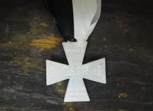 Carica l'immagine nel visualizzatore di Gallery, WW2 Riproduzione Medaglia Croce Di Ghiaccio Regio Esercito Italiano