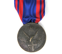 Carica l'immagine nel visualizzatore di Gallery, WW2 Riproduzione Medaglia al Valore Aeronautico versione al Valore Bronzo.