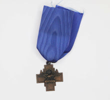 Carica l'immagine nel visualizzatore di Gallery, WW2 Riproduzione della Croce Regia Aeronautica Italiana