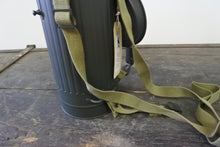 Carica l'immagine nel visualizzatore di Gallery, WW2 Riproduzione Contenitore Maschera Antigas Esercito Tedesco