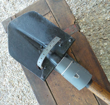 Carica l'immagine nel visualizzatore di Gallery, WW1 WW2 Riproduzione Pala vanghetta soldato Regio Esercito Italiano Prima Guerra Seconfa Guerra Mondiale