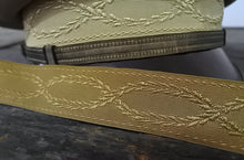 Carica l'immagine nel visualizzatore di Gallery, Post WW2 Riproduzione Gallone Cachi Per Berretto Ufficiale Esercito Italiano E C. C.