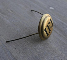 Carica l'immagine nel visualizzatore di Gallery, WW1 Riproduzione Coccarda Berretto Monogramma IFJ Esercito Austro-Ungarico