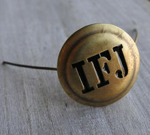 Carica l'immagine nel visualizzatore di Gallery, WW1 Riproduzione Coccarda Berretto Monogramma IFJ Esercito Austro-Ungarico